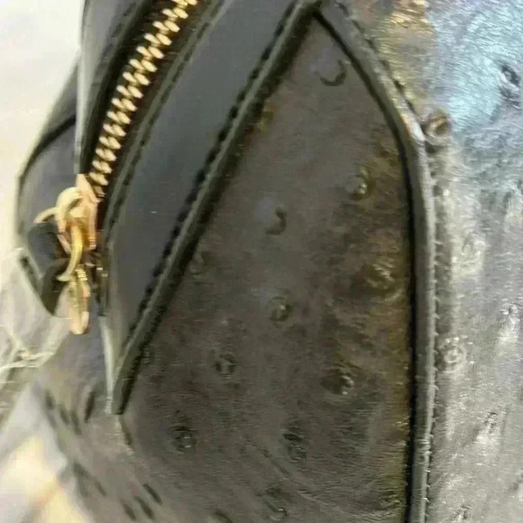 NWT! 🐝🐝🐝Handmade Bosom Buddy Bag Black with Large Gold Bee Closure - Picture 3 of 11